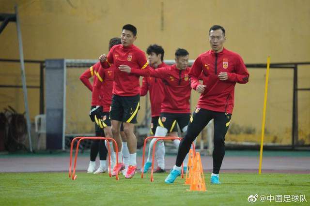 被糙汉被禽哭尿进去h视频